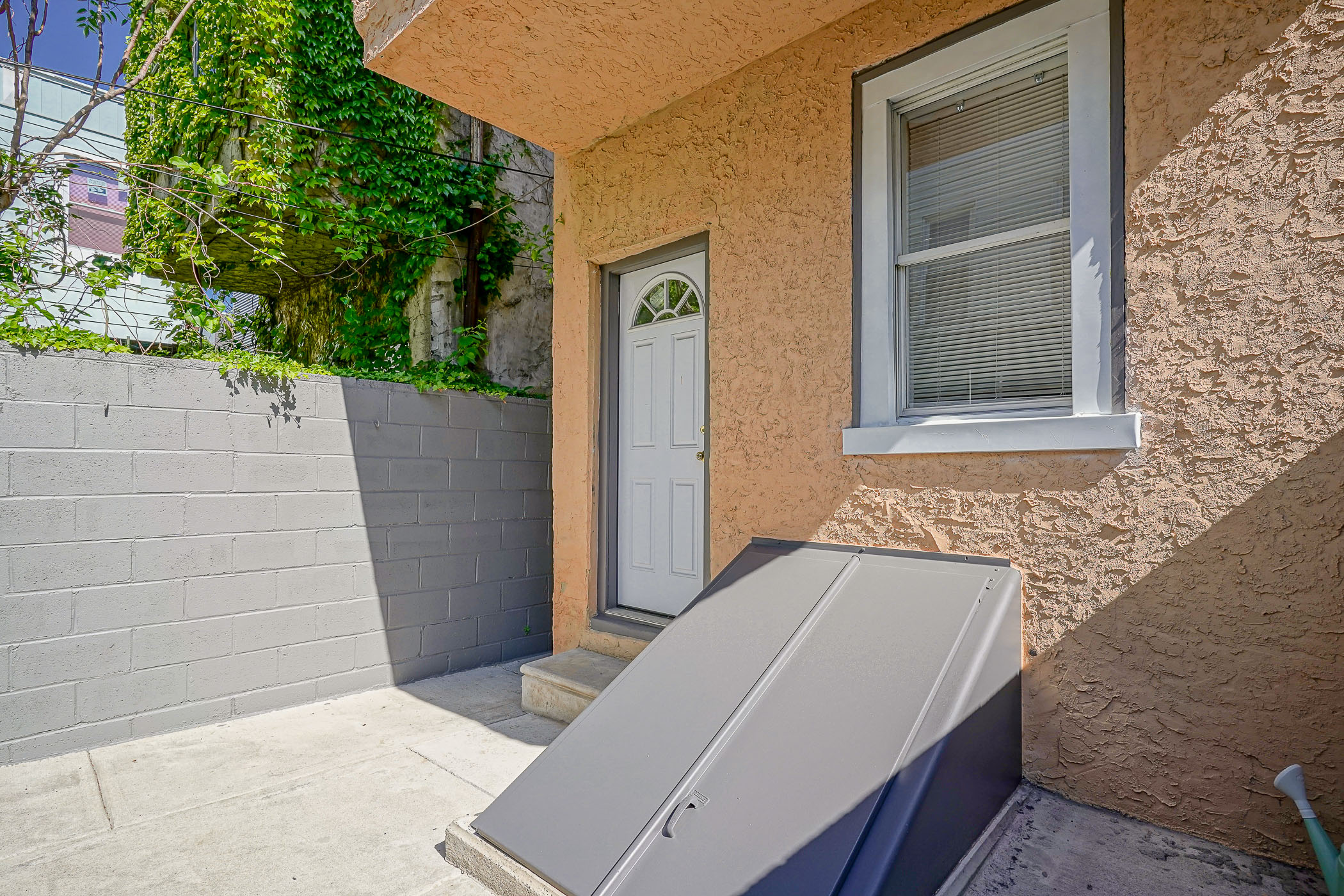 Exterior view at 2138 Morris St